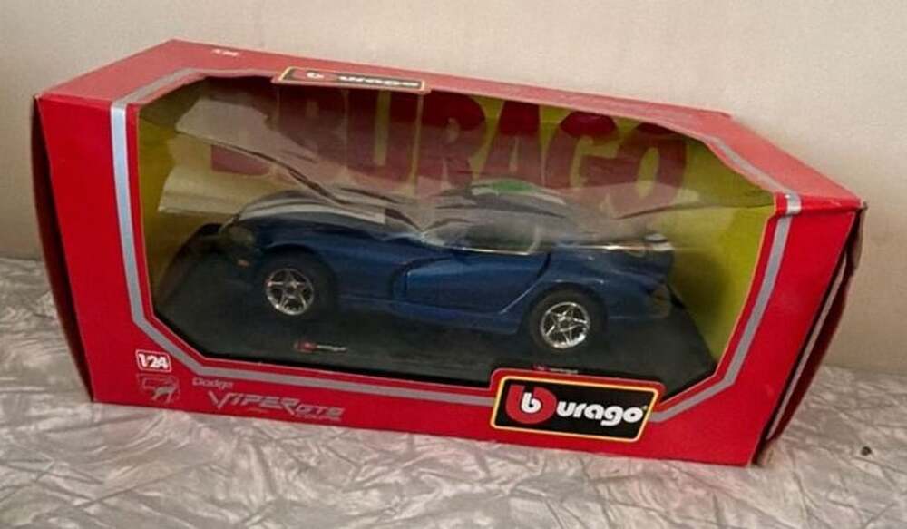 Bburago Dodge Viper GTS Coupe Size 1:24 Blue Die-Cast Model